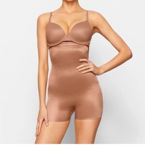 Skims Shine Shapewear High Waist Short size S sienna